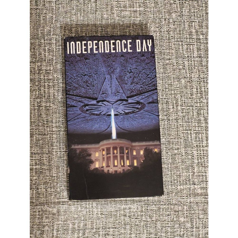 VINTAGE 1996 INDEPENDENCE DAY VHS TAPE Will Smith Aliens SIFI Classic Movies Old - Picture 1 of 3